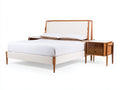 Cama doble Camas dobles de madera natural y tapizado 285x215x110 cm - madera natural y blanco crema - diseño moderno con mesitas integradas